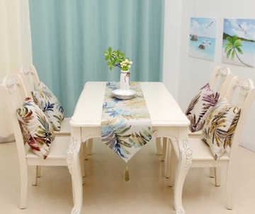 Скатерть-дорожка декоративная матовая гладкая с листьями и цветами 180x32 см