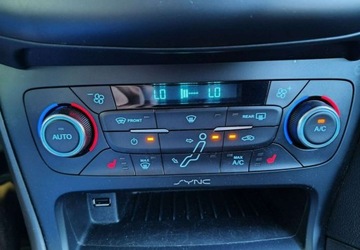 Ford Focus III Sedan Facelifting 1.0 EcoBoost 100KM 2015 Ford Focus Ford Focus 1.0 EcoBoost 99g Trend Benzyna 100KM, zdjęcie 13