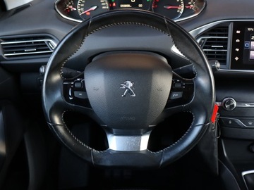 Peugeot 308 II Hatchback 5d 1.2 PureTech 130KM 2016 Peugeot 308 1.2 PureTech, Navi, Klima, zdjęcie 19