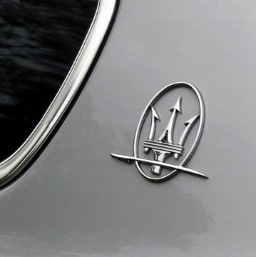 2 Наклейки на кузов для Maserati, серебристые