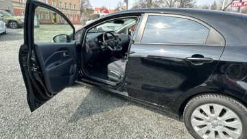 Kia Rio III Hatchback 3d 1.4 DOHC CVVT 109KM 2014 Kia Rio Benzyna Zarejestrowany Ubezpieczony, zdjęcie 23