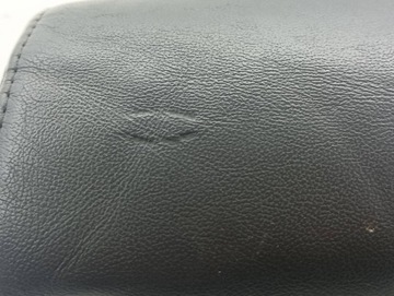 AUDI Q7 4L 2006 STŘED PODHLAVNÍK SEDADLA ZADNÍHO