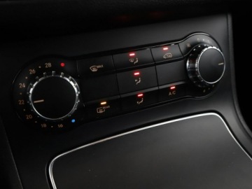 Mercedes Klasa B W246 Sports Tourer Facelifting 1.5 180 d BlueEFFICIENCY Edition 109KM 2017 Mercedes B 180 navi kamera i czujniki parkowania, zdjęcie 28