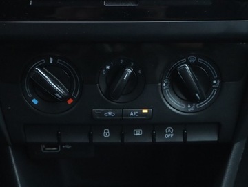 Skoda Rapid II Liftback Facelifting 1.0 TSI 95KM 2019 Skoda Rapid 1.0 TSI, Salon Polska, Klima, zdjęcie 14