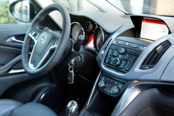 Opel Zafira C Tourer 1.6 CDTI ECOTEC 136KM 2014 Opel Zafira OPC LINE|7 Foteli|Panorama| Navi|Kamer, zdjęcie 16