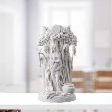 Антикварная статуя тройной богини из смолы.