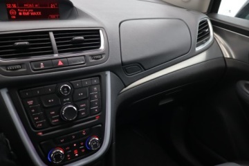 Opel Mokka I SUV 1.6 CDTI Ecotec 136KM 2015 Opel Mokka 1.6 CDTI, Skóra, Klima, Klimatronic, zdjęcie 19