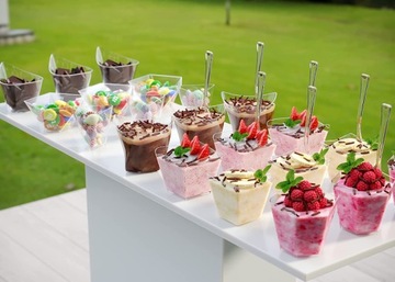 Стаканчики пластиковые для десертов квадратные 10х200мл.