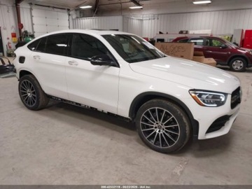 Mercedes GLC C253 2021 Mercedes-Benz GLC 2021 MERCEDES-BENZ GLC 300 4MATIC COUPE 2.0 Benzyna 255KM, zdjęcie 1