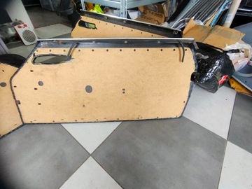 Дверные панели Mercedes 107 рестайлинг, пара черная