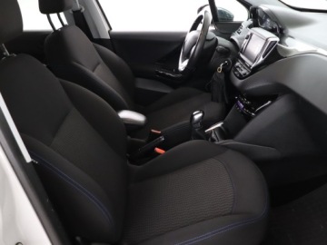 Peugeot 208 I Hatchback 5d Facelifting 1.2 PureTech 82KM 2017 Peugeot 208 1.2 PureTech, Salon Polska, VAT 23%, zdjęcie 8