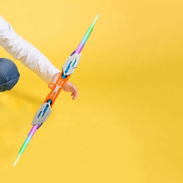 Детали костюма светодиодного светового меча, вращающиеся на 360 градусов, светящиеся оранжевым светом