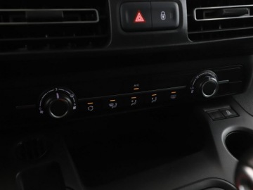 Citroen Berlingo III Osobowy M 1.2 PureTech 110KM 2019 Citroen Berlingo Navi Hak Czujniki parkowania, zdjęcie 26