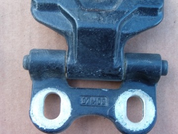 PANTY DVEŘE PRAVÝ PŘEDNÍ KOMPLET MERCEDES W210 2.0 BENZÍN