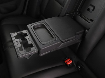 Volvo V60 I Kombi Facelifting 2.0 D4 DRIVE-E 190KM 2018 Volvo V60 2.0 D4 Automat Momentum Nawigacja, zdjęcie 39