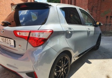 Toyota Yaris III Hatchback 5d Facelifting 2017 1.5 Hybrid 100KM 2019 Toyota Yaris GR SPORT Kamera GetHelp 1.5 Hybryda 100KM, zdjęcie 4