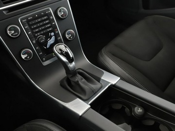 Volvo V60 I Kombi Facelifting 2.0 D3 DRIVE-E 150KM 2016 Volvo V60 2.0D Automat Business Navi Tempomat, zdjęcie 27