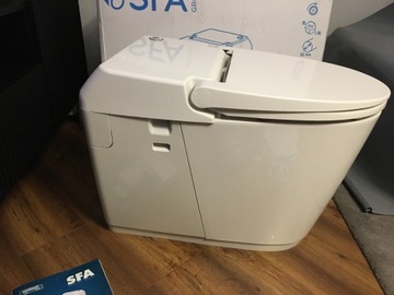 КОМПАКТНЫЙ УНИТАЗ SFA SANISMART С ШЛИФЧАТКОЙ