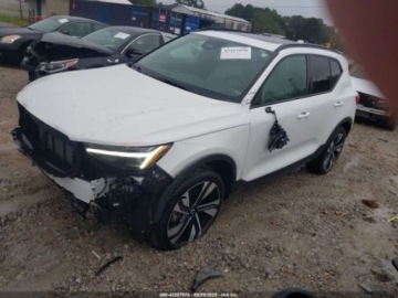 Volvo XC40 2024 Volvo XC 40 B5 Plus Dark Theme 2024 2.0l 2.0 Benzyna 247KM, zdjęcie 1