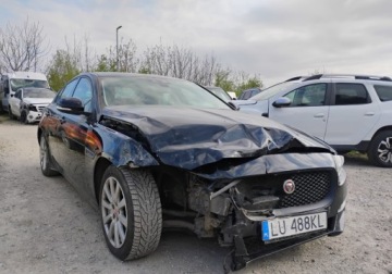 Jaguar XE Sedan 2.0 i4 180KM 2016 Jaguar XE 2016r. SALON POLSKA. 2.0 DIESEL. AUTOMAT.Uszkodzony lewy przod., zdjęcie 1