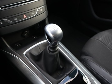 Peugeot 308 II Hatchback Facelifting 1.2 PureTech 130KM 2019 Peugeot 308 1.2 PureTech, Salon Polska, zdjęcie 12