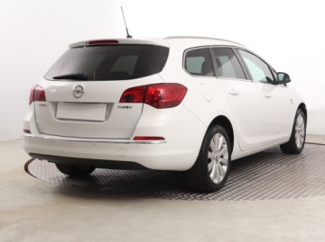 Opel Astra J Sports Tourer Facelifting 1.4 Turbo ECOTEC 140KM 2013 Opel Astra 1.4 T, Klima, Klimatronic, Tempomat, zdjęcie 4