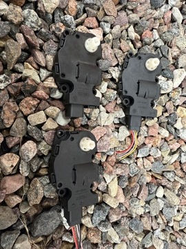 MOTOREK RADIÁTORU VW TOUAREG 7P 52424892