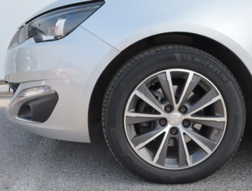 Peugeot 308 II SW 1.2 PureTech 130KM 2017 Peugeot 308 1.2 PureTech, Navi, Klima, zdjęcie 14