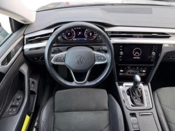 Volkswagen Arteon Fastback Facelifting 2.0 TDI SCR 150KM 2023 Volkswagen Arteon Shooting Brake Bogate wyposazenie Drugi komplet opon Bez, zdjęcie 23