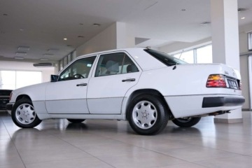 Mercedes W124 Sedan 2.0 118KM 1991 Mercedes-Benz W124 (1984-1993) 2.0 Benzyna 118KM, zdjęcie 13