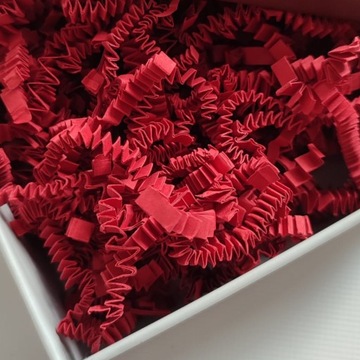 Wypełniacz ozdobny papierowy do paczek prezentów wiórki CZERWONY 100g
