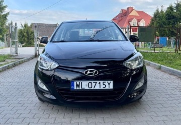 Hyundai i20 I Hatchback 5d Facelifting 1.2 DOHC 85KM 2012 Hyundai i20 Hyundai i20 1.25 Wersja Jubileuszowa 1.2 Benzyna 85KM, zdjęcie 2