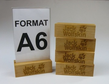 Stojak z plexi A6 na ulotkę z grawerem podstawa drewno z logo 10szt