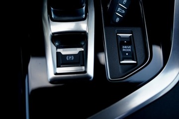 Peugeot 3008 II Plug-In Hybrid Facelifting 1.6 HYBRID 225KM 2022 Peugeot 3008 GT LINE kamera skóra NAWI grip, zdjęcie 24