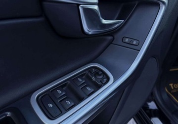 Volvo V60 I Kombi Facelifting 2.0 D4 DRIVE-E 190KM 2018 Volvo V60 R-Design D4 190KM skora BEZWYPADKOWY automat gwarancja, zdjęcie 31