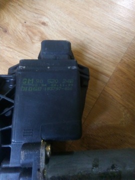 MOTOREK OKNO PRAVÝ PŘEDNÍ OMEGA B 90520248