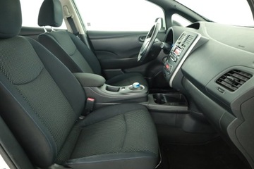 Nissan Leaf I Hatchback 5d Facelifting Elektryczny 109KM 2017 Nissan Leaf 30 kWh, SoH 76%, Salon Polska, zdjęcie 6