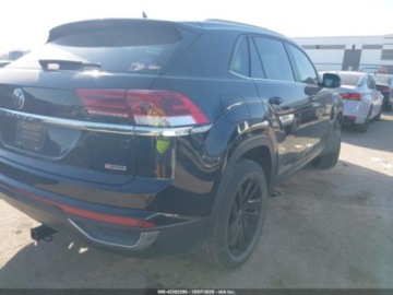 Volkswagen 2022 Volkswagen Atlas Cross Sport, 2022r., 4x4, 2.0L 2.0 Benzyna 235KM, zdjęcie 2