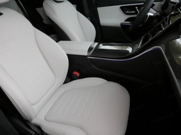 Mercedes GLC C254/X254 Coupe 2.0 200 204KM 2026 MERCEDES-BENZ GLC 200 4-Matic AMG Line Suv 204KM 2026, zdjęcie 4