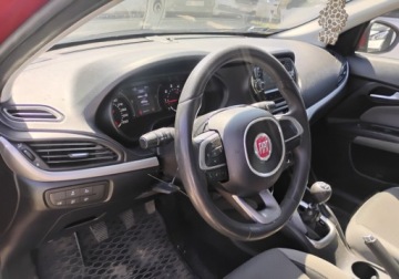 Fiat Tipo II Sedan 1.6 MultiJet 120KM 2016 Fiat Tipo 2016r, SALON POLSKA. 1.6 Diesel. Lekko uszkodzony tyl. Jezdzi., zdjęcie 9