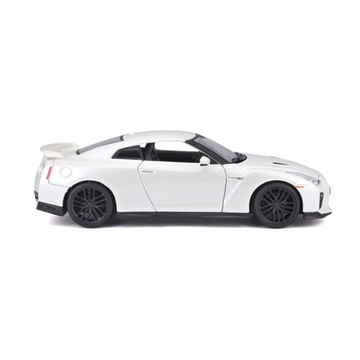Nissan GT-R 1:24 модель Bburago 18-21082 белый