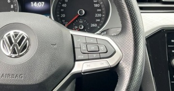 Volkswagen Passat B8 2020 Volkswagen Passat DSG PlugIn LED Webasto Bezwypadkowy Piekny kolor Faktu, zdjęcie 27