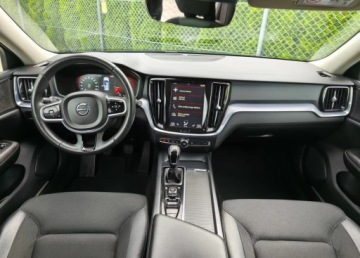 Volvo V60 II  Kombi 2.0 D3 150KM 2019 Volvo V60 D3 Drive-E R-Design Momentum, zdjęcie 3