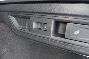 Volkswagen Passat B8 Variant Facelifting 2.0 TDI SCR 150KM 2025 Volkswagen Passat 2.0TDI DSG Elegance HAK IQ.Drive 17 Masaz Biala Perla VA, zdjęcie 32