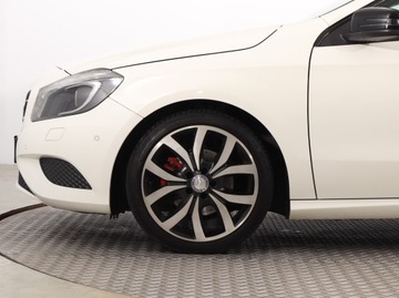 Mercedes Klasa A W176 Hatchback 5d 1.6 180 BlueEFFICIENCY 122KM 2012 Mercedes A A 180, Skóra, Navi, Xenon, Bi-Xenon, zdjęcie 14