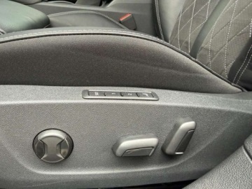Skoda Octavia IV Kombi 2.0 TDI SCR 200KM 2022 Skoda Octavia 2.0TDI 200KM RS 4X4 DCC VirtCockpit NiskiPrzebieg Keyless Ka, zdjęcie 11