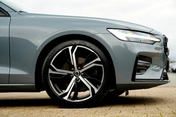Volvo V60 II  Kombi Facelifting 2.0 B4 197KM 2023 Volvo V60 FUL LED skóra nawi ALUSY panorama, zdjęcie 4