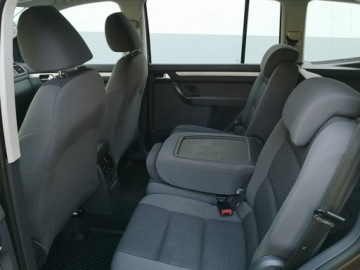 Volkswagen Touran II 1.6 TDI 105KM 2011 Volkswagen Touran 1.6 TDI 105KM Klimatronic, zdjęcie 17