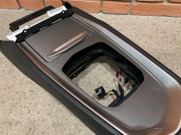 BMW Z4 G29 ЦЕНТРАЛЬНЫЙ ТУННЕЛЬНЫЙ ПОДЛОКОТНИК С СИНЕЙ РЕЗЬБОЙ