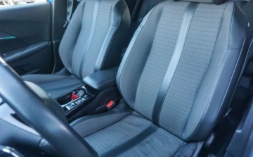 Peugeot 2008 II SUV 1.2 PureTech 130KM 2021 Peugeot 2008 Peugeot 2008 Allure Pack 1.2 130km 1.2 Benzyna 130KM, zdjęcie 26